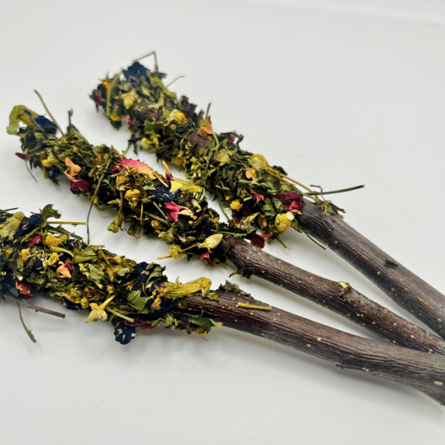 Bâtonnets de Pomme à la Menthe Poivrée et aux Fleurs pour Lapins