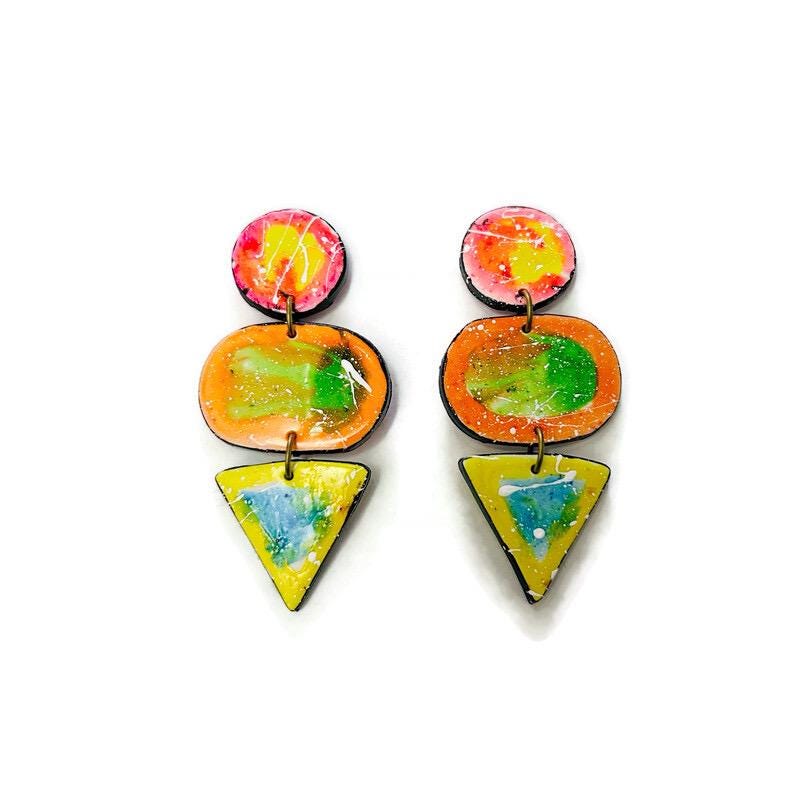 Boucles d'oreilles éclaboussures de peinture abstraite faites à la main