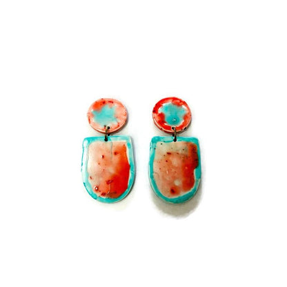 Boucles d'oreilles pendantes abstraites roses et bleues faites main