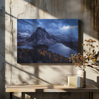 Décor mural Mont Assiniboine : Au Cœur d'une Tempête de Neige