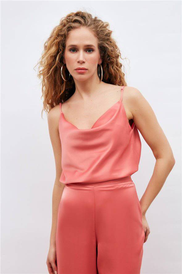 Caraco en satin à décolleté plongeant - Corail