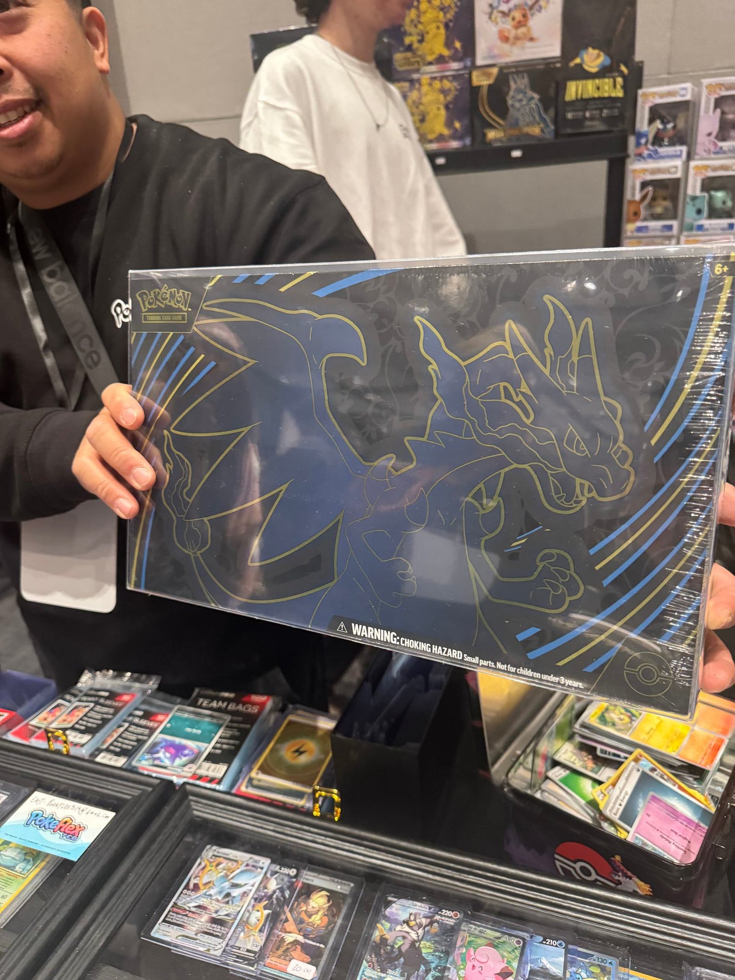 Protection pour Coffrets Dresseur d'élite Pokémon 151 et Méga Dracaufeu EX – Convient au nouveau Coffret Tapis de Jeu Dracaufeu Premium (Lot de 2)