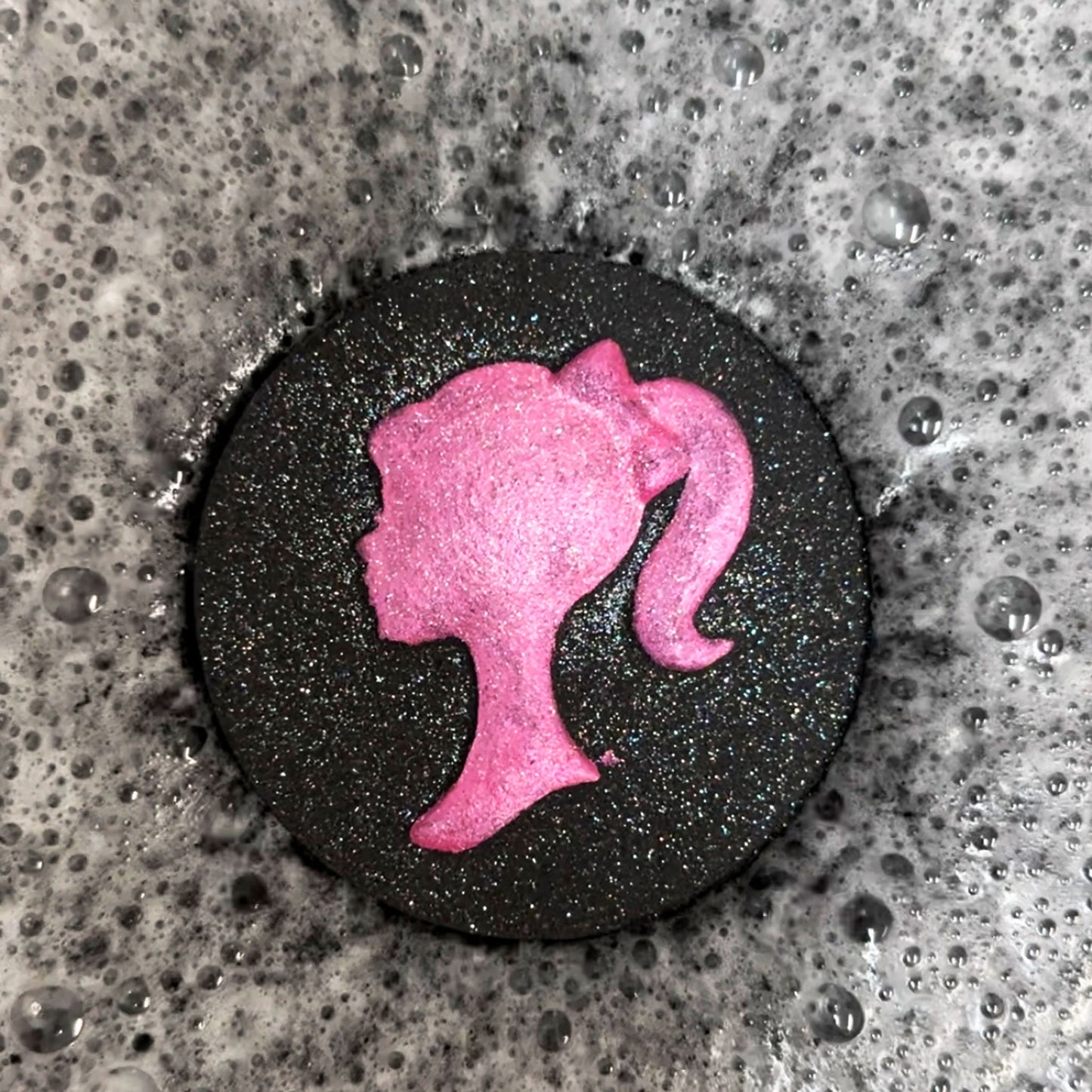 Silhouette d'une jolie fille