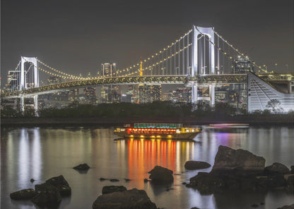 Décoration murale Charmant pont Rainbow Bridge avec la ligne d'horizon de Tokyo le soir - Panorama