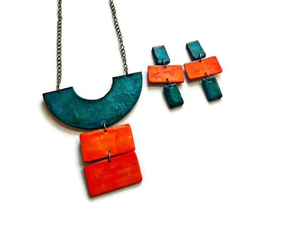 Collier plastron géométrique épais, boucles d'oreilles clous ou à clips – Fait main