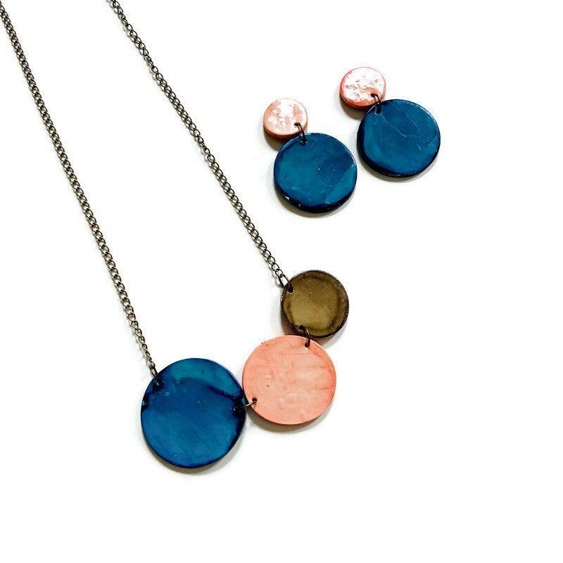 Collier Trois Cercles Bleu Jean, Rose Poudré et Gris