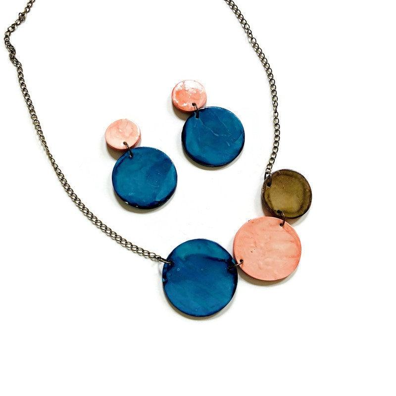 Collier Trois Cercles Bleu Jean, Rose Poudré et Gris