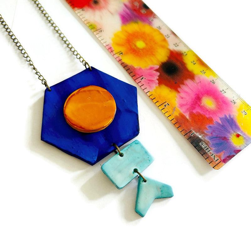 Collier pendentif géométrique unique en bleu et jaune