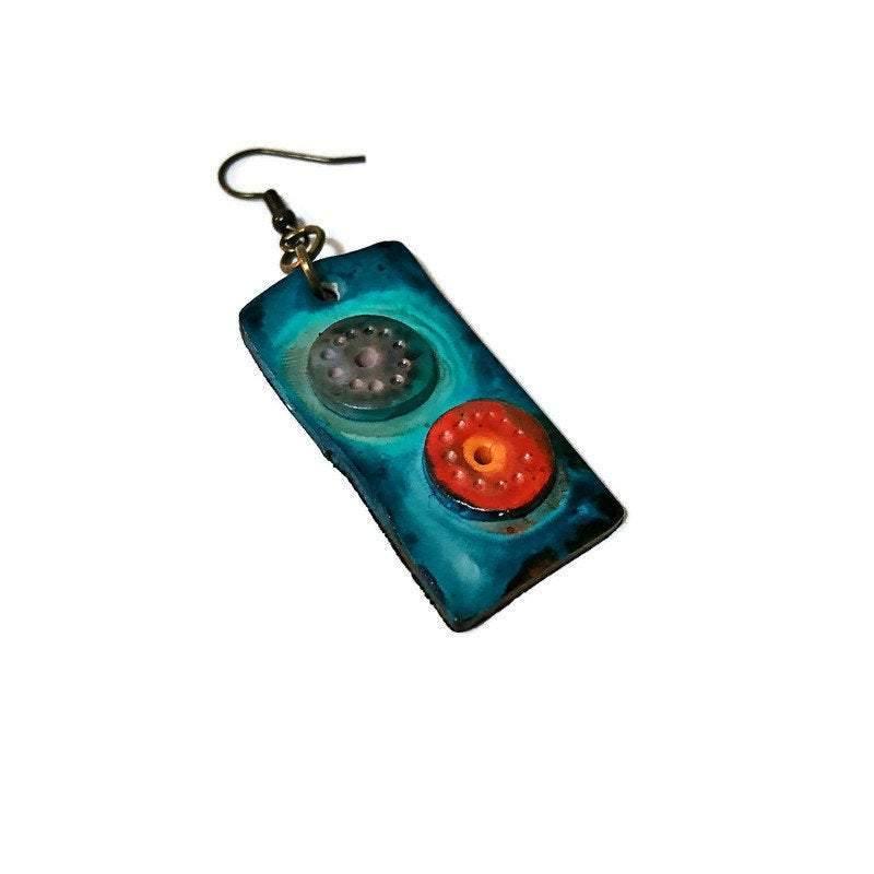Boucles d'oreilles dépareillées originales, boucles d'oreilles pendantes peintes à la main décalées