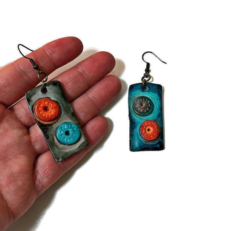 Boucles d'oreilles dépareillées originales, boucles d'oreilles pendantes peintes à la main décalées