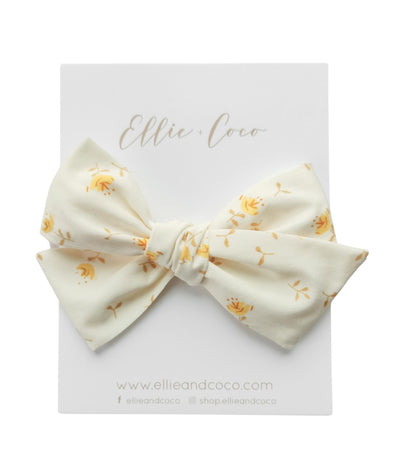 Grand nœud jaune et crème à fleurs